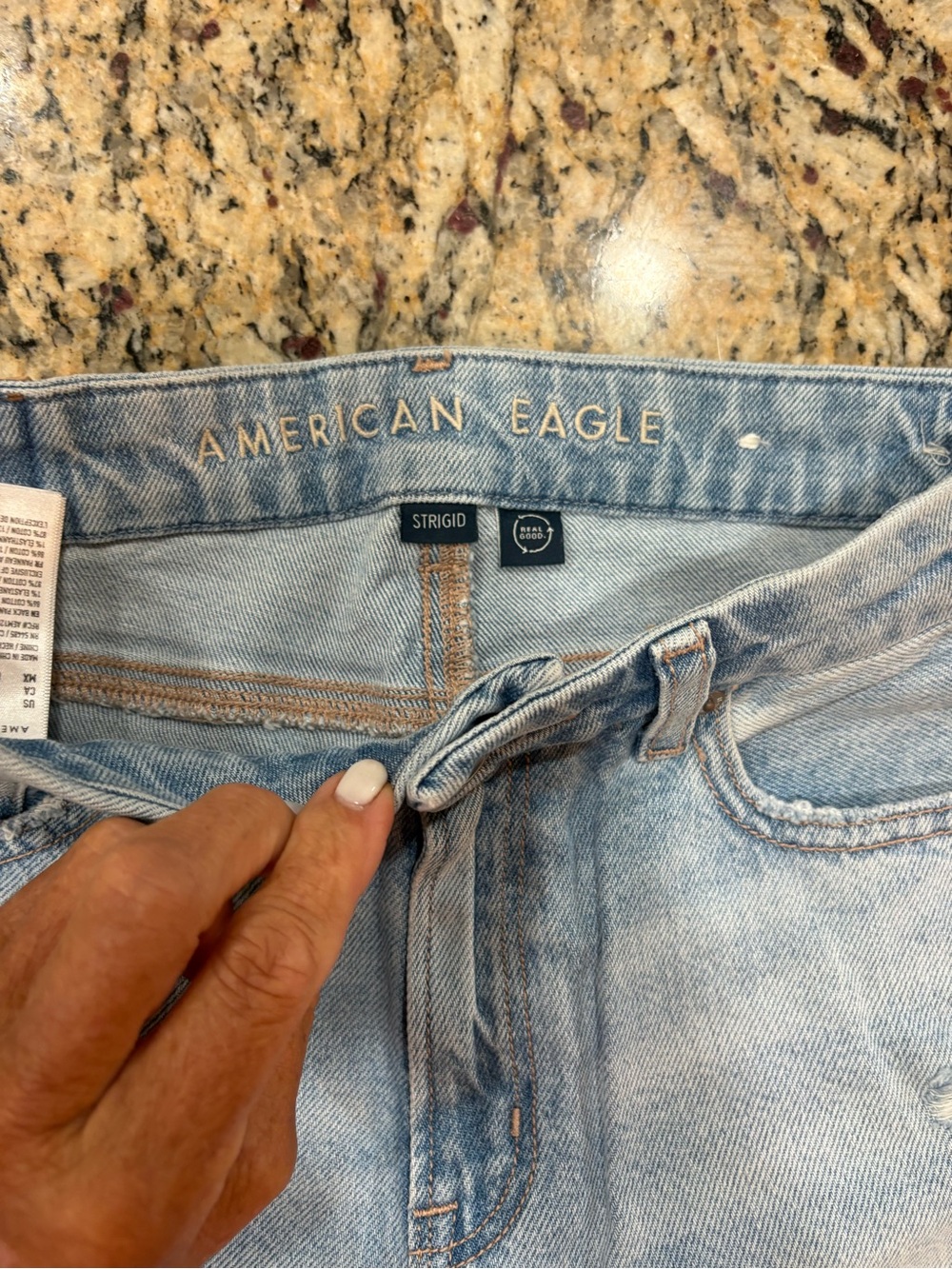 American Eagle Outfitters Light Wash ripped High-Rise Jeans size 00